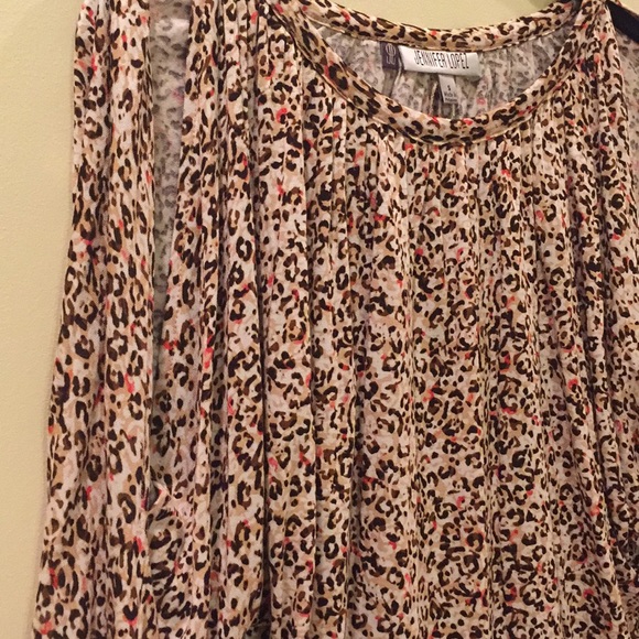 Cheetah-like print blouse - Picture 2 of 5